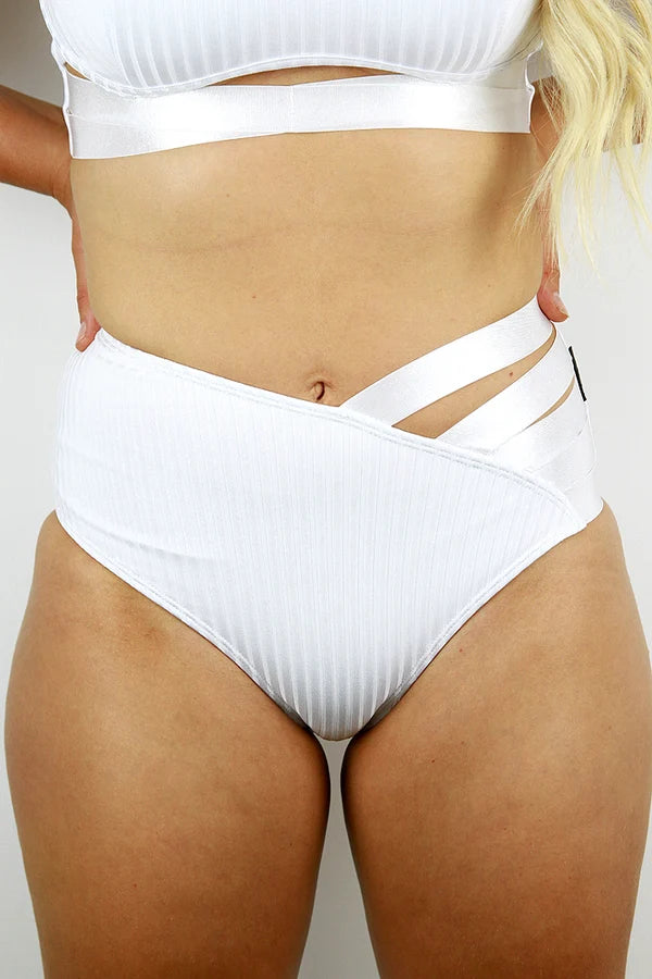 Crystal V Mid Waist Short - White